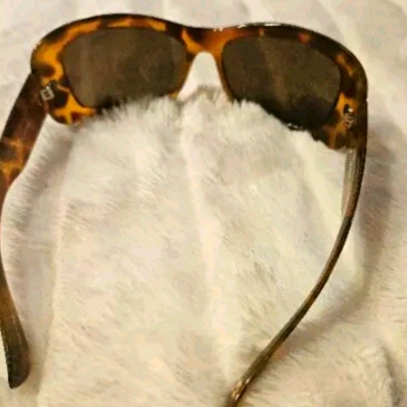 Tommy Hilfiger Tortoise Frame Sunglasses TH8076 Great Condition Ray Ban Case - Picture 4 of 6